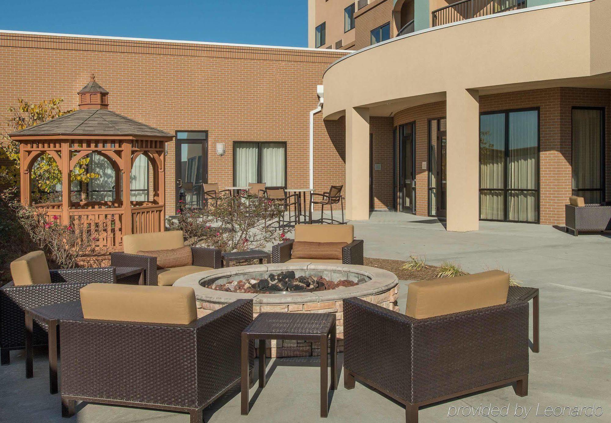 Отель Courtyard Charlotte Конкорд Экстерьер фото